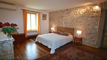 7 Schlafzimmer