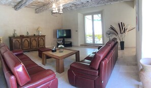 TV - Holiday rental with pool CHEVAL BLANC LS2-350 (Cheval Blanc)