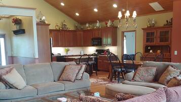 Smart-TV, Kamin, DVD-Player, Tischfußball