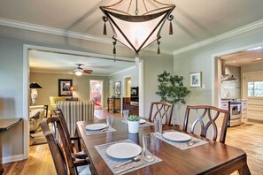 Dining - 3 Mi to SoCo: City Escape w/ Patio (Austin)