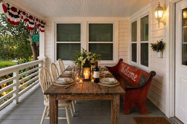 Outdoor dining