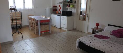 1 Schlafzimmer, Bügeleisen/Bügelbrett, kostenloses WLAN, Bettwäsche