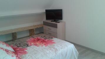 1 chambre, fer et planche Ă repasser, Wi-Fi gratuit, draps fournis