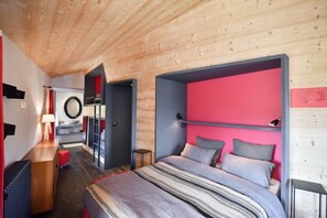 6 bedrooms, iron/ironing board, travel cot, free WiFi