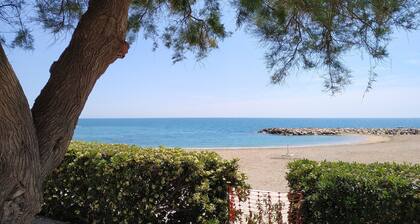 Romanttinen yksityisellä porealtaalla ja lähellä rantaa: 2-4 henkilöä