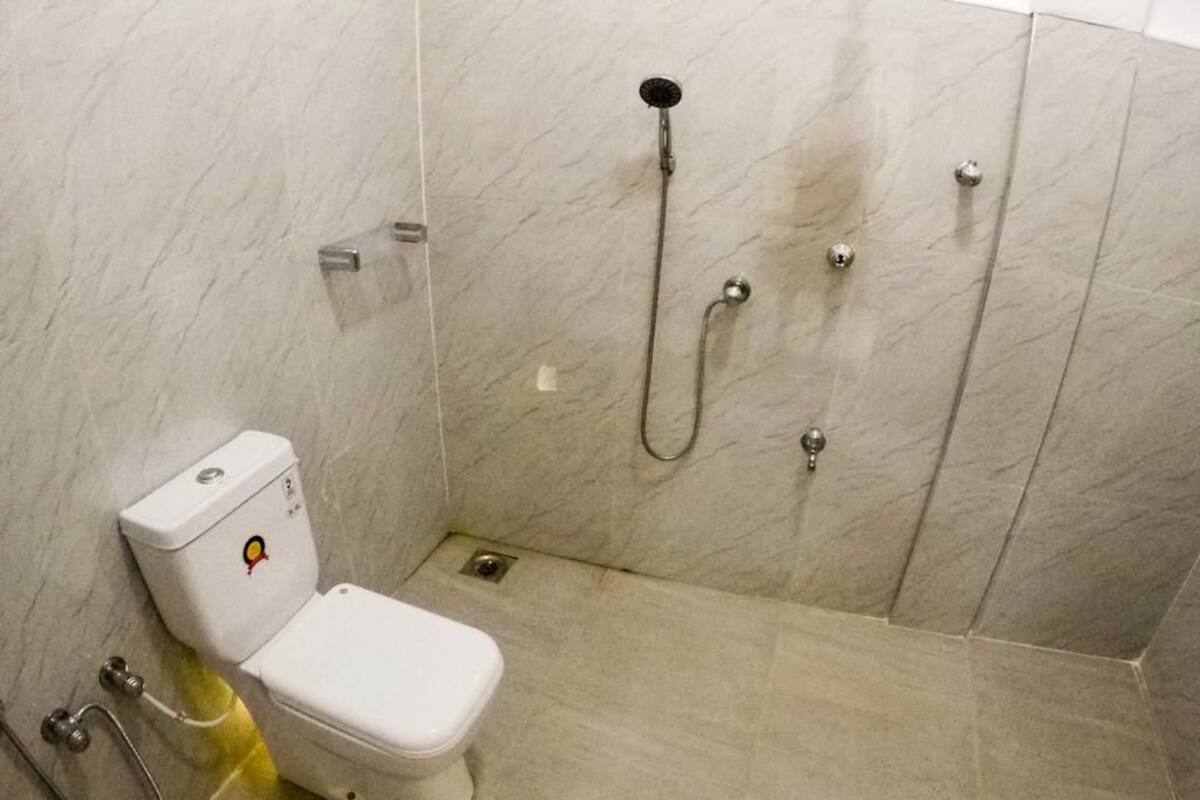 Shower, towels