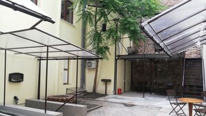 Outdoor dining - Lorf Hostel&Coffee (Stare Miasto)