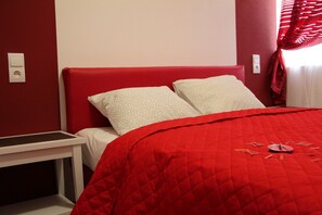 1 bedroom, desk, laptop workspace, free WiFi