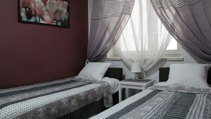 1 bedroom, desk, laptop workspace, WiFi (free) - Lorf Hostel&Coffee (Stare Miasto)