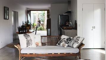 Superior Apartment, 2 Bedrooms, Non Smoking, Garden View | Living area