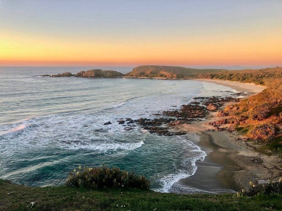 Pantai di sekitar
