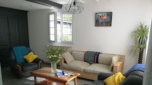 A living room with a sofa, armchairs, a coffee table, and a painting on the wall. - Apartment completely renovated in ground floor. (Saint-Jean-Pied-de-Port)