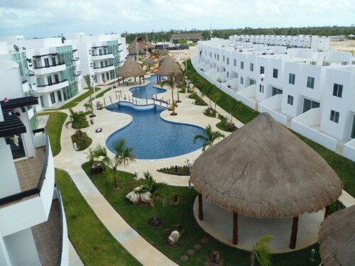 Recámara grande con estacionamiento y alberca