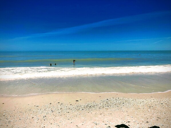 Beach nearby, sun loungers, beach towels