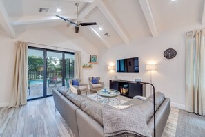 Smart TV, books, stereo