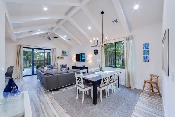 Smart TV, books, stereo