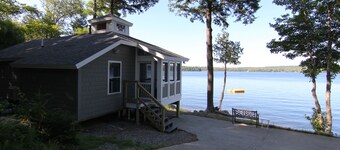 Renovated home steps from pristine Beech Hill Pond, Air Conditioned
