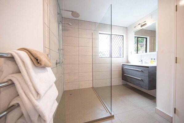 Interior - 66 Robins Road (Queenstown)