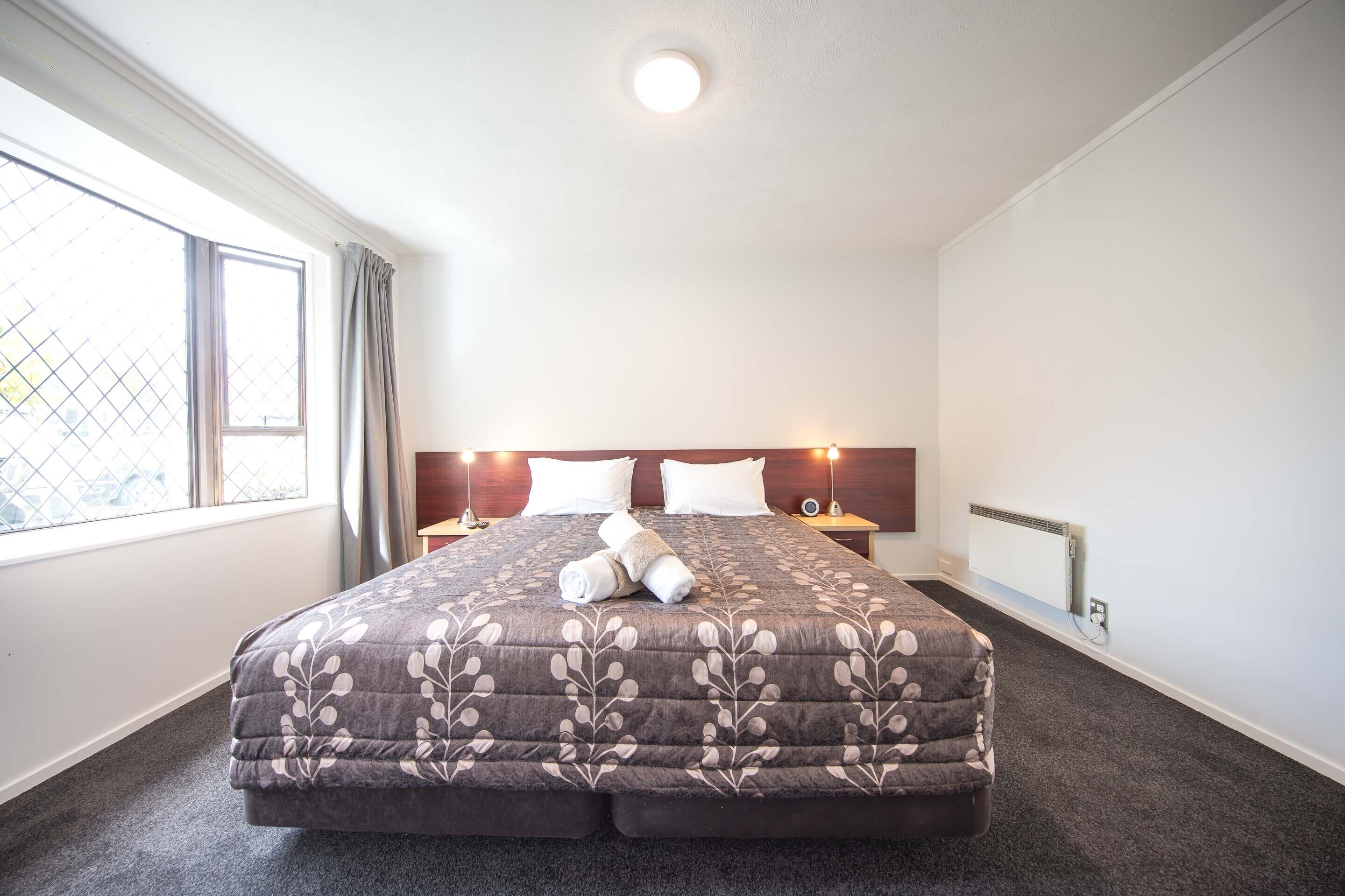 3 bedrooms, premium bedding, blackout curtains, iron/ironing board