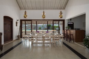Dining - Luxury colonial villa, 10 guests, pool, BBQ area  (Hikkaduwa)
