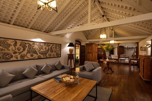 Interior - Luxury colonial villa, 10 guests, pool, BBQ area  (Hikkaduwa)