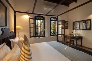 6 bedrooms, WiFi, bed sheets - Luxury colonial villa, 10 guests, pool, BBQ area  (Hikkaduwa)