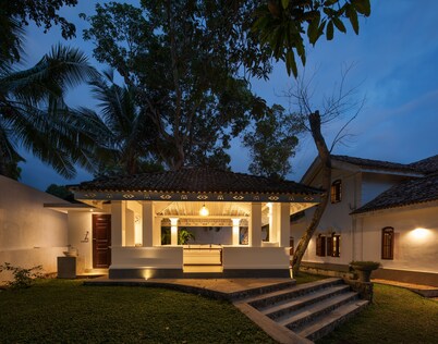 Luxury colonial villa, 10 guests, pool, BBQ area 