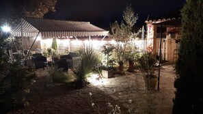 Property grounds - Beautiful Provençal Mas .. (Cavaillon)