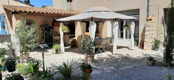 Outdoor dining - Beautiful Provençal Mas .. (Cavaillon)