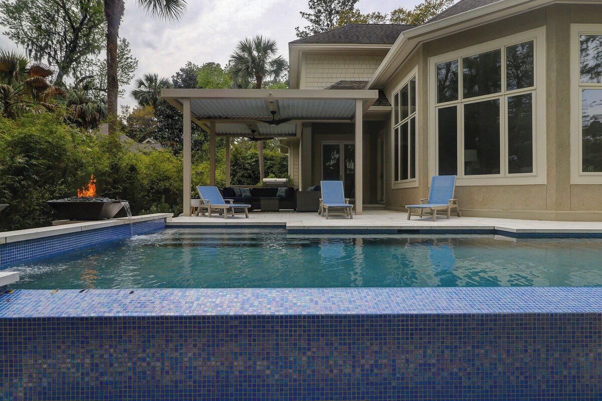 Large luxury 6bdrm, just steps to the beach, private pool, world class golf
