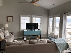 Smart TV, books - Welcome to "Sol Therapy"  renovated oceanfront paradise 4/bd and 3/bath (North Topsail Beach)