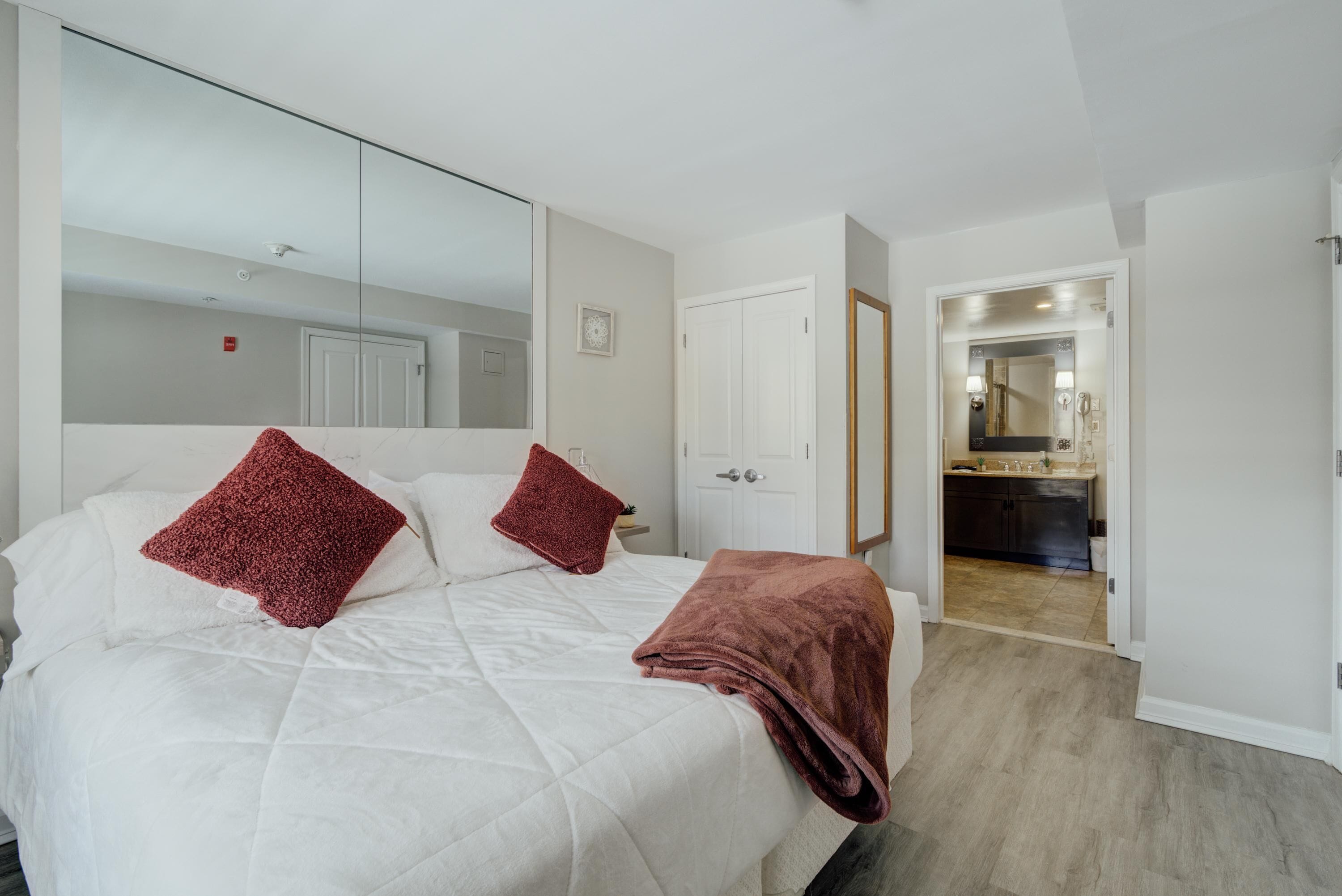 1 chambre, fer et planche à repasser, Wi-Fi gratuit, draps fournis