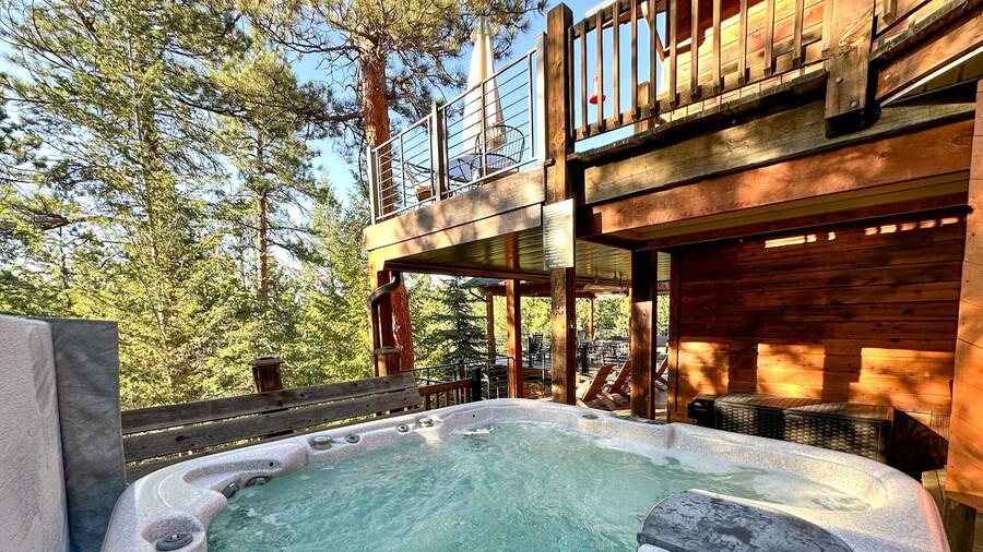 Juniper Lodge & Treehouses