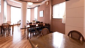 Lobby sitting area - Tabist Hotel Sankoen (Hitachi)