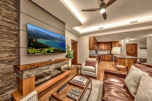 コンドミニアム 3 ベッドルーム | リビングルーム