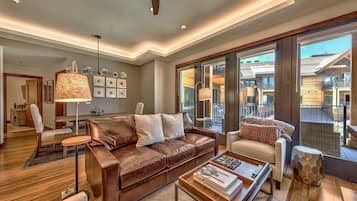 Condo, 3 Bedrooms | Living room