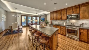 Kondominium, 3 kamar tidur | Dapur pribadi | Mesin pembuat kopi/teh, lemari es, oven, dan pemanggang roti