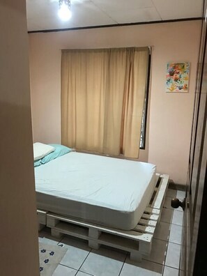 2 bedrooms, iron/ironing board, bed sheets - Comoda casa de verano (Turrubares)