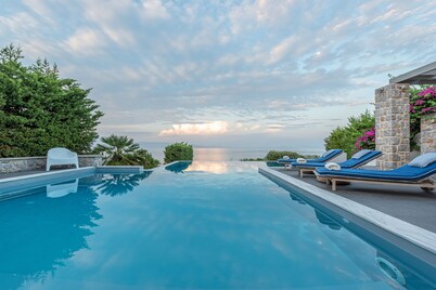 Beach Front Villa With Large Private Sea Water pool & Amazing Sea View!