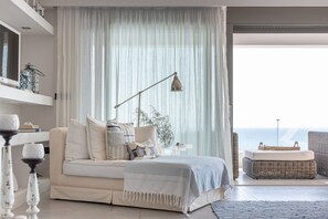 4 chambres, coffres-forts dans les chambres, bureau