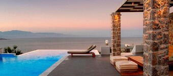 Beach Front Villa With Large Private Sea Water pool & Amazing Sea View!