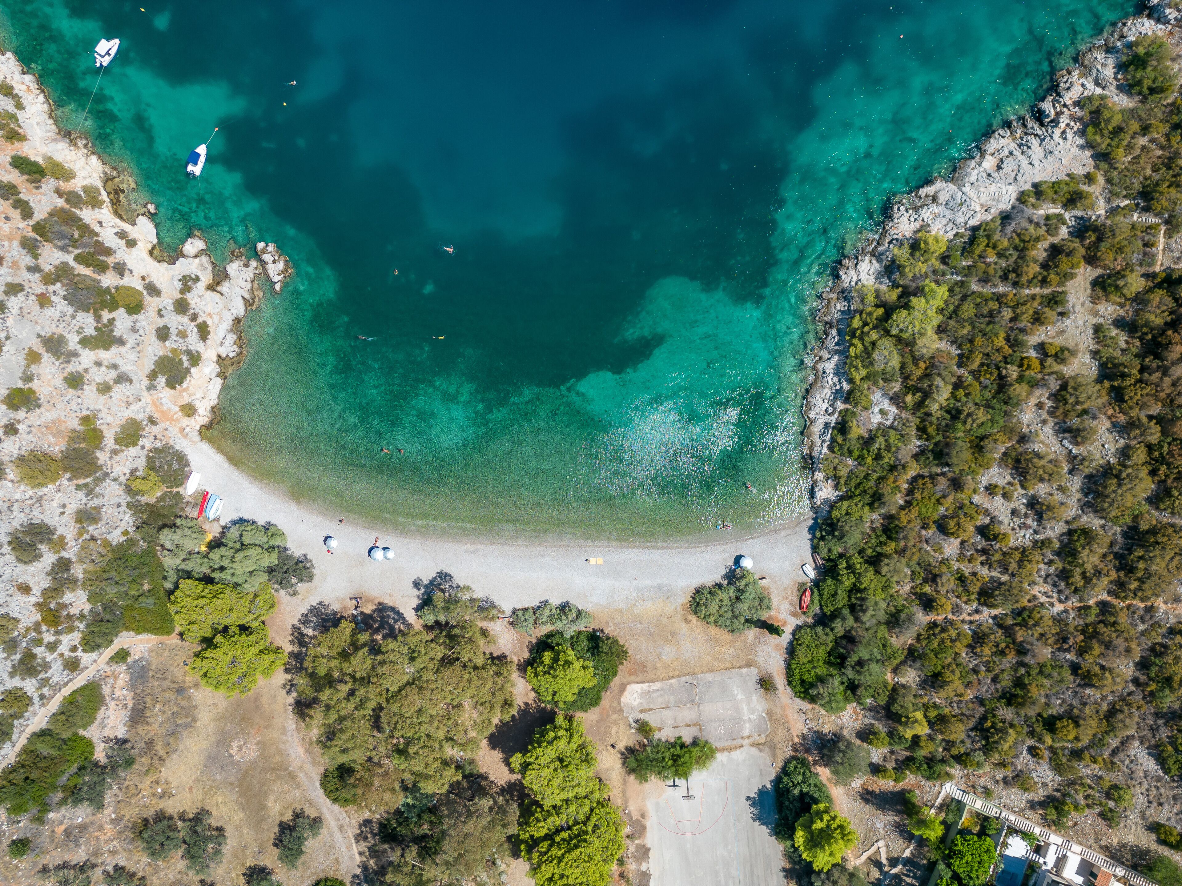 Plage, chaises longues, serviettes de plage