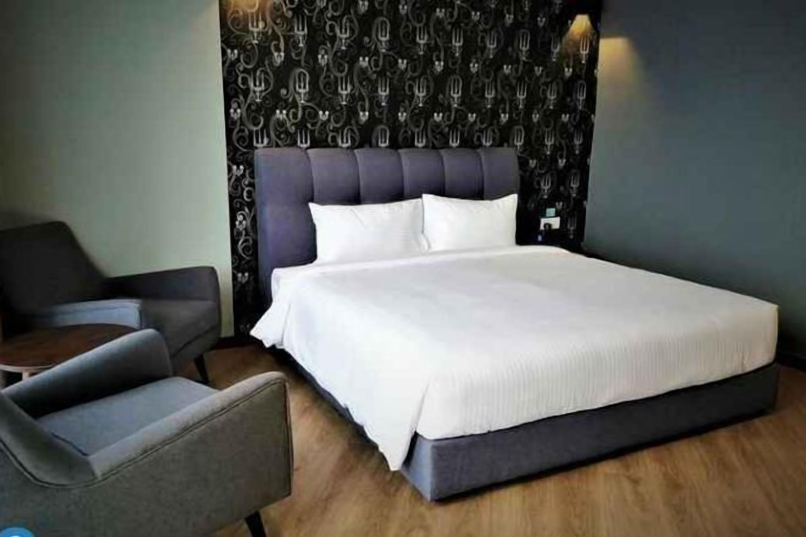 Minibar, in-room safe, desk, laptop workspace