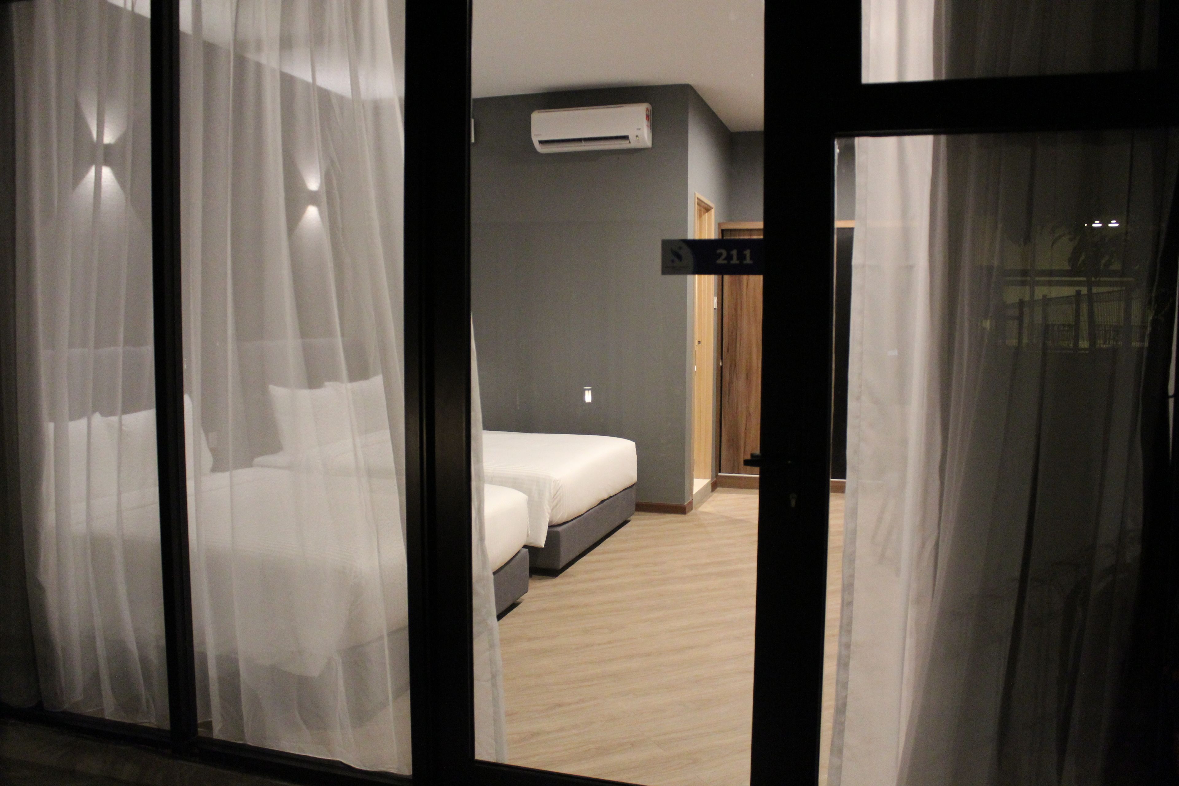 deluxe studio, 2 queen beds | minibar, in-room safe, desk, laptop workspace