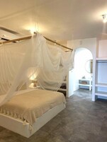 Sea View Escape | In-room safe, soundproofing, iron/ironing board, free WiFi