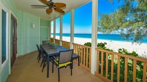 House, 3 Bedrooms | Outdoor dining - 2903 Avenue F 3 Bedroom Home by RedAwning (Holmes Beach)