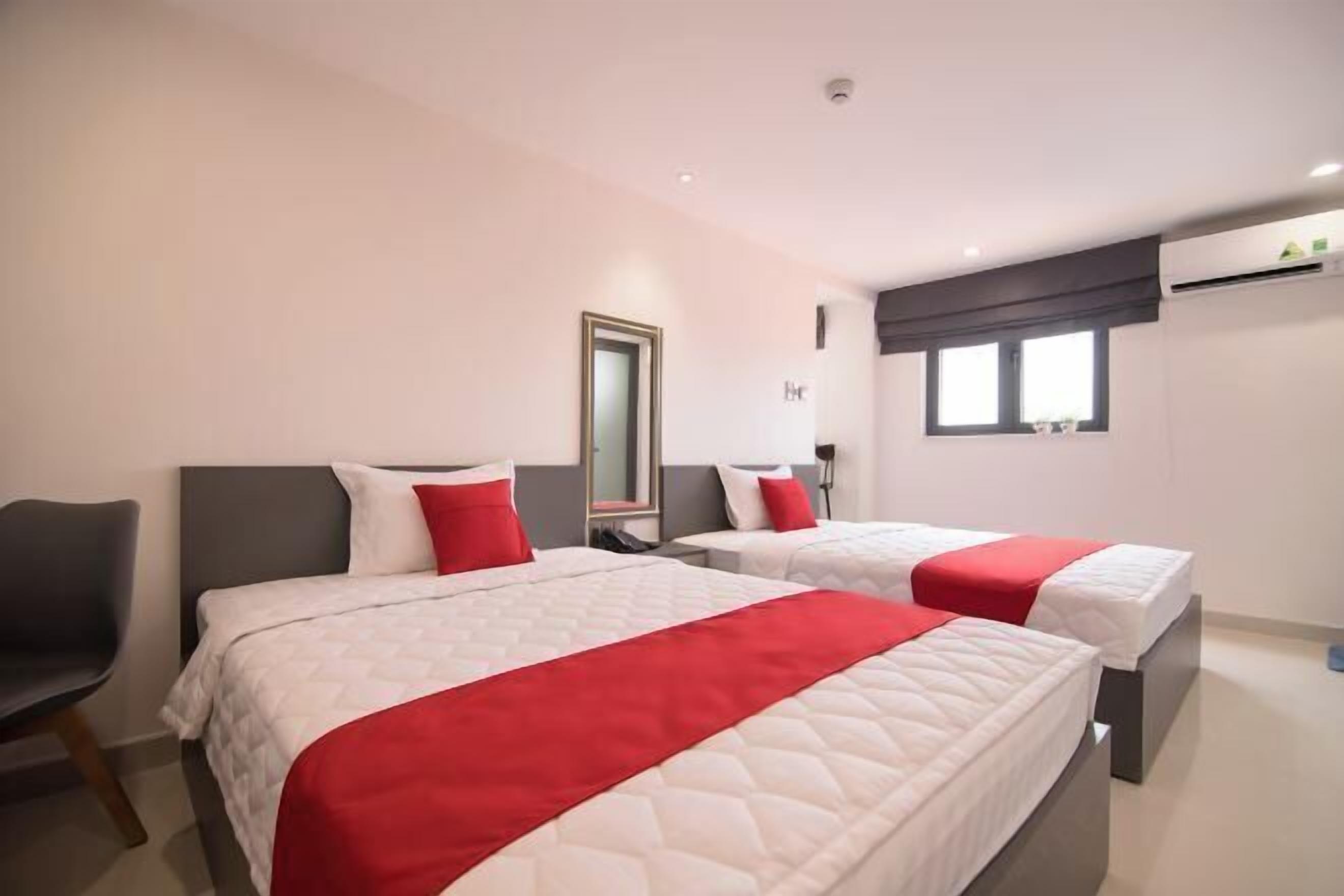 ตกแต่งพิเศษโดยเฉพาะ, โต๊ะทำงาน, ผ้าม่านกันแสง, เตารีด/โต๊ะรีดผ้า