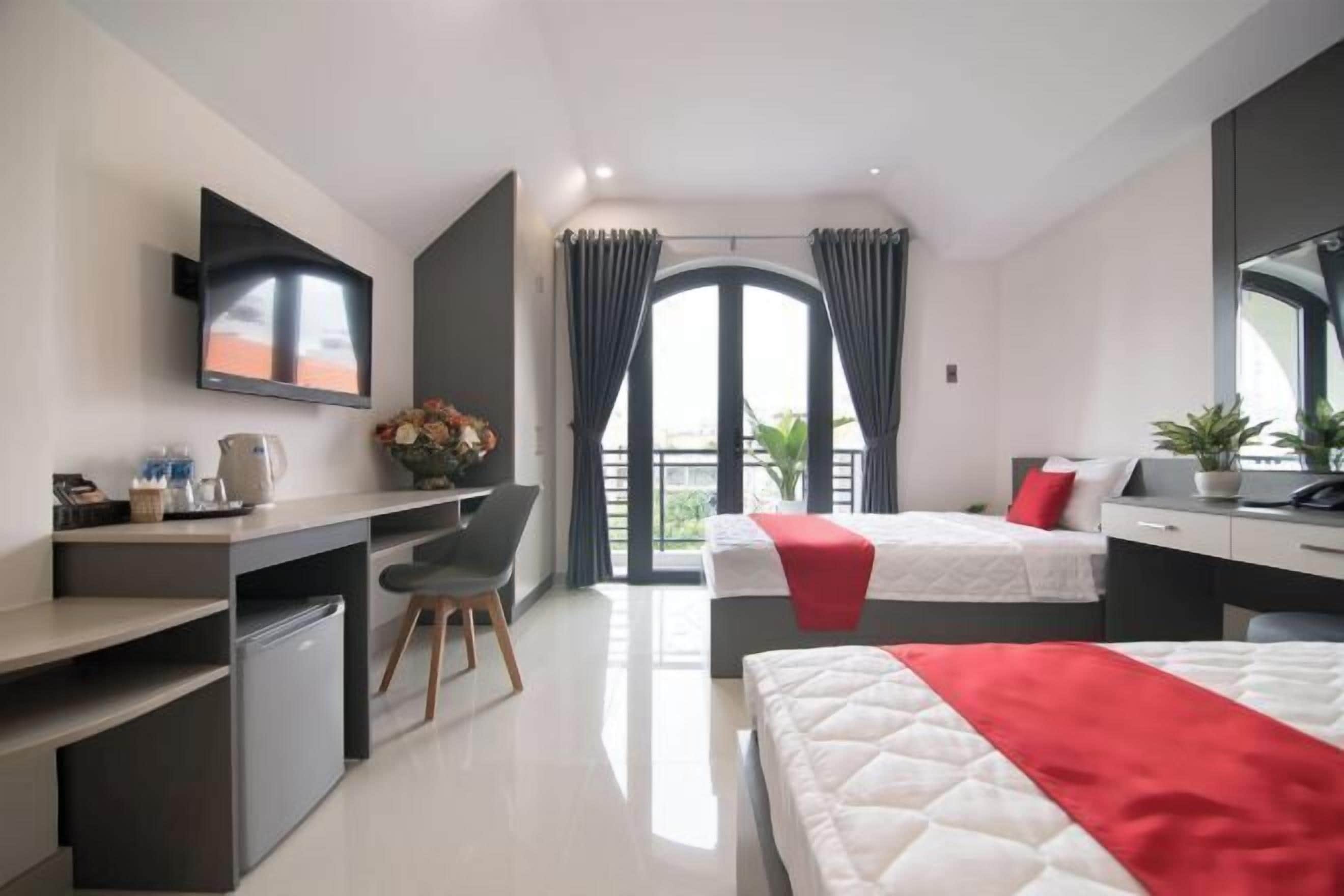 ตกแต่งพิเศษโดยเฉพาะ, โต๊ะทำงาน, ผ้าม่านกันแสง, เตารีด/โต๊ะรีดผ้า