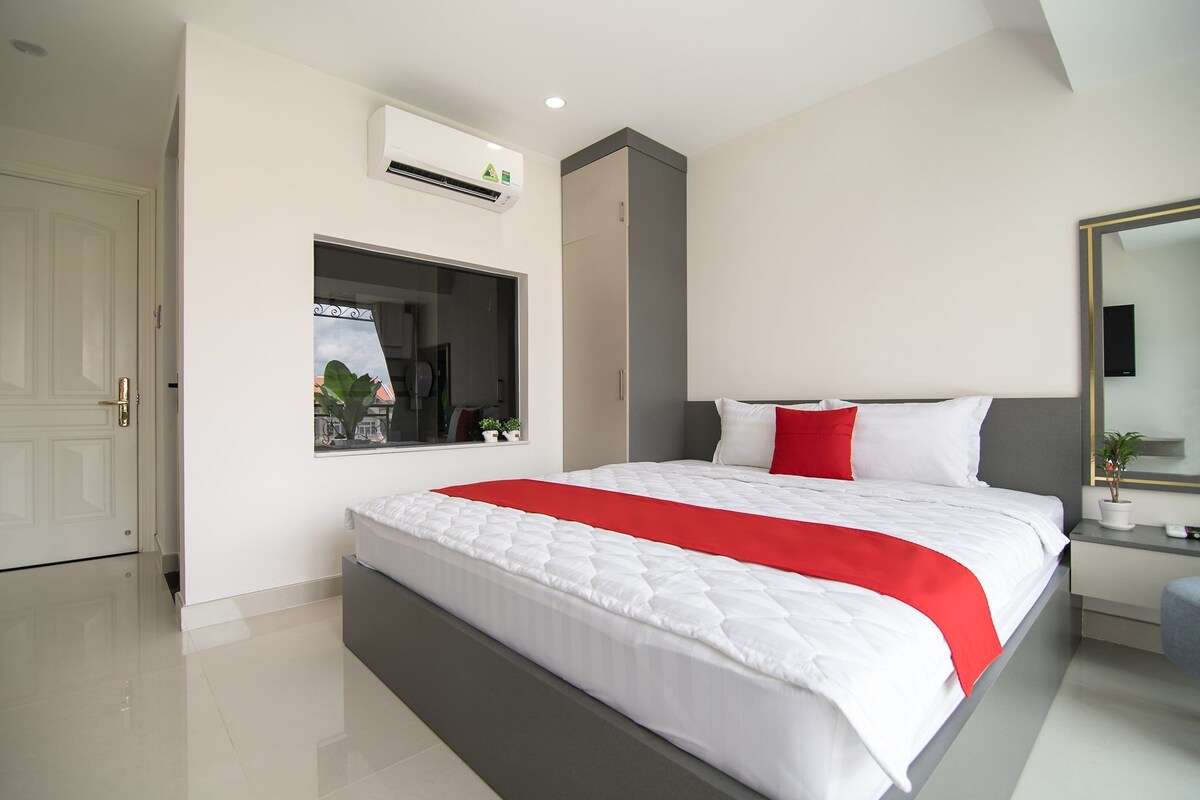 Deluxe Room | Desk, blackout curtains, iron/ironing board (on request), free WiFi