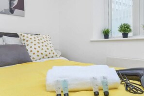 Standard Apartment | 1 bedroom, iron/ironing board, free WiFi, bed sheets - Little Corner of Bliss in BustlingLondon (London)